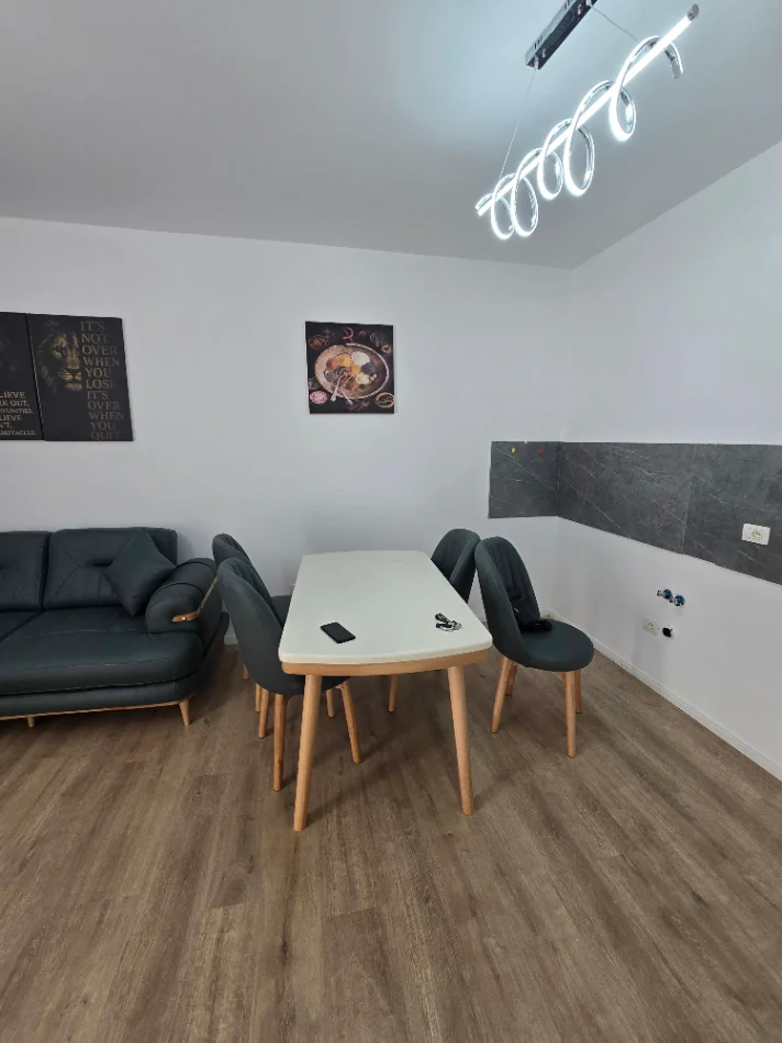 Tirane, shes apartament 1+1 Kati 3, 74 m² 139000(Rruga e Dajtit)