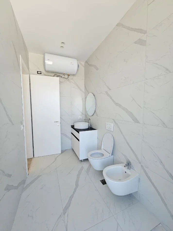 Tirane, jepet me qera apartament 2+1 , 120 m² 1.600 € (Kompleksi Delijorgji)