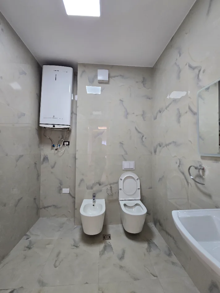 Tirane, jepet me qera apartament 2+1 , 120 m² 1.300 € (Kompleksi Delijorgji)