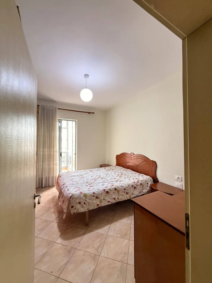 SHITET : APARTAMENT 1+1 Rruga “Ali Demi” – pranë Tregut Elektrik