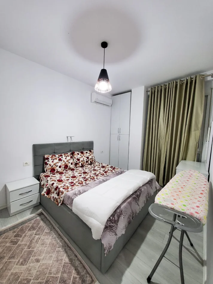 Tirane, jepet me qera apartament 1+1+Ballkon , 60 m² 700 € (Komuna e Parisit)