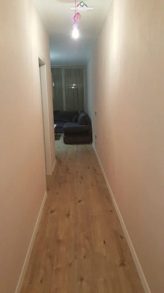 Tirane, jepet me qera apartament 1+1+Ballkon Kati 2, 55 m² 420 € (laprake)