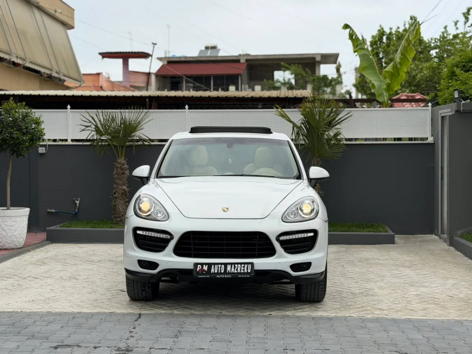 Fier, shes makine PORSCHE CAYENNE-3.0 DIESEL-PANORAMA-SUPER GJENDJE--NDERROHET Nafte, e bardhë automatik Klima 252.000 km 14.500 €