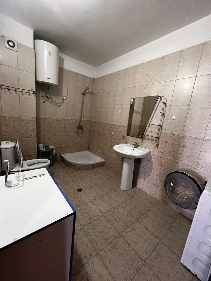 Tirane, jepet me qera apartament 1+1+Ballkon Kati 6, 85 m² 600 € (Rruga Siri Kodra)