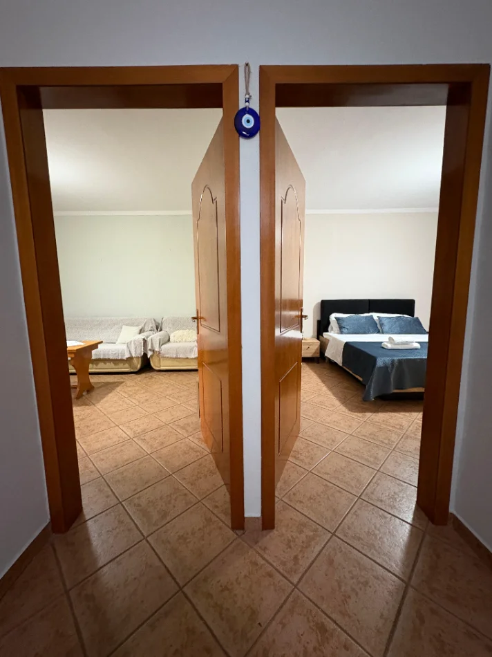Tirane, jepet me qera apartament 1+1+Ballkon Kati 2, 70 m² 450 € (Laprakë)