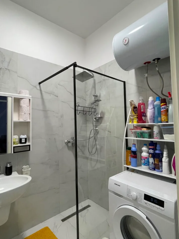 Tirane, jepet me qera apartament 2+1 , 120 m² 1.200 € (Kompleksi Delijorgji)