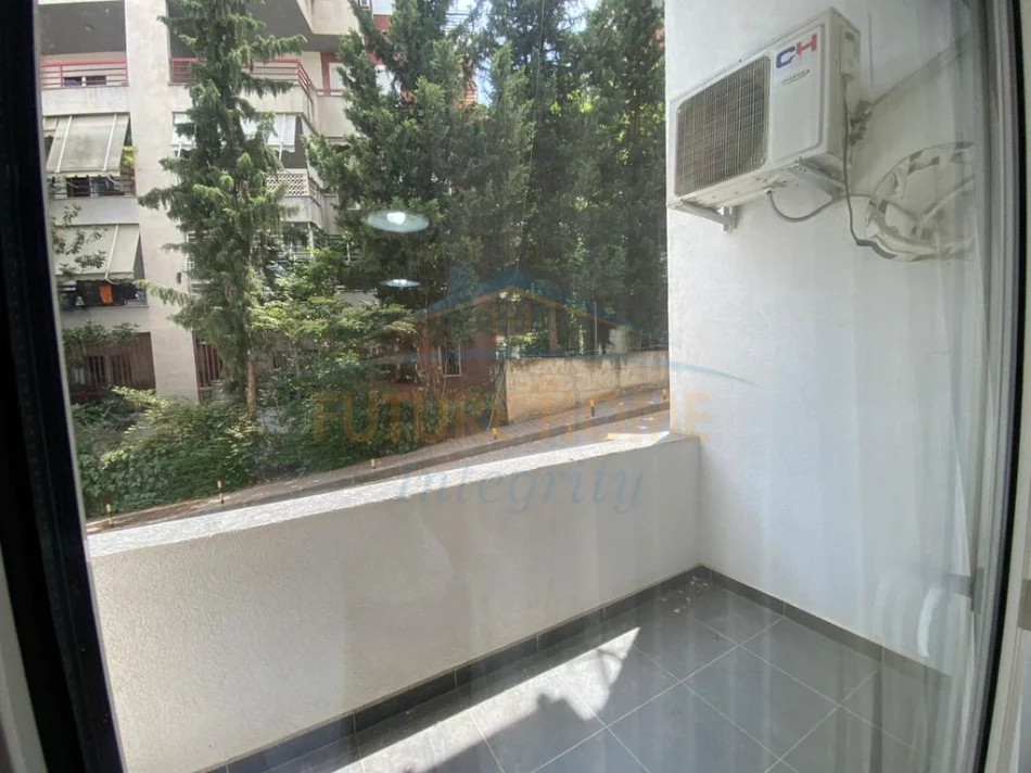 Tirane, jepet me qera apartament 1+1 Kati 1, 70 m² 500 € (Liqeni i Thatë)