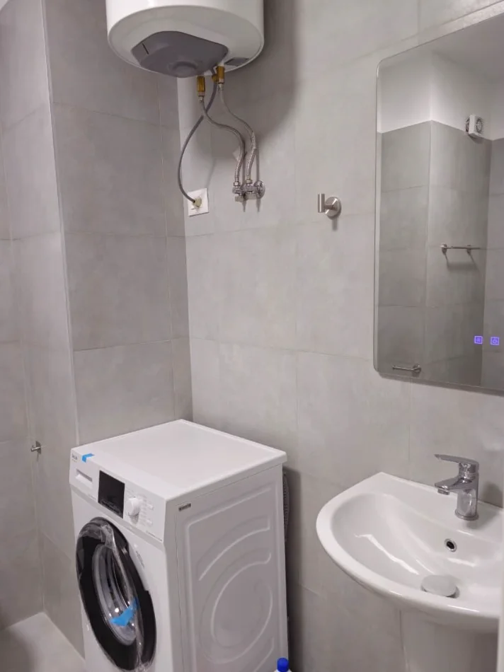 Tirane, jepet me qera apartament 2+1+Ballkon , 120 m² 1.200 € 