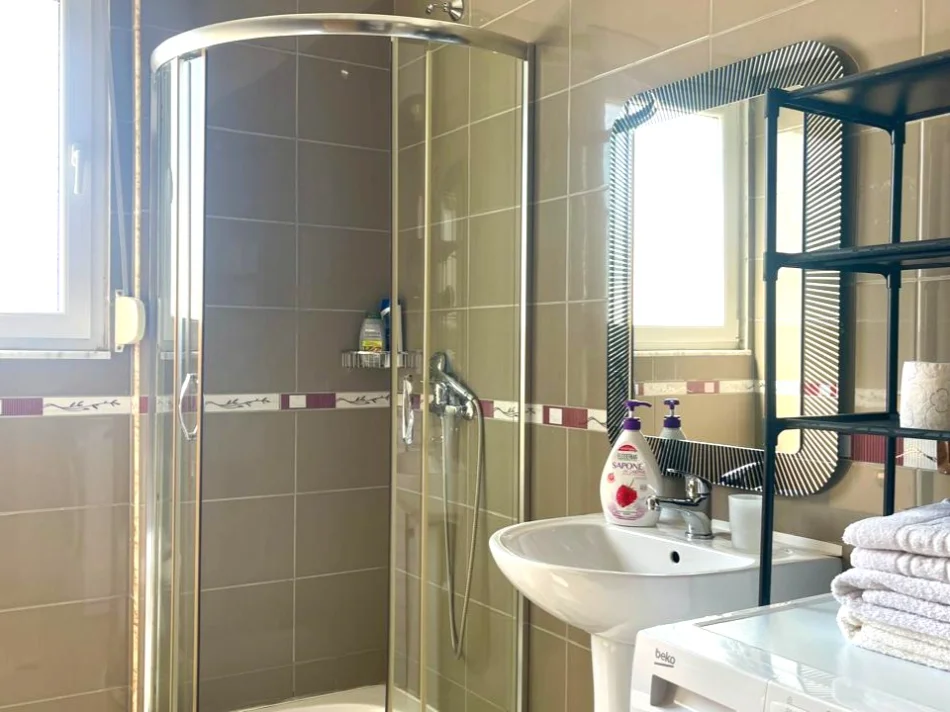 Tirane, jepet me qera apartament 1+1 Kati 7, 75 m² 700 € 