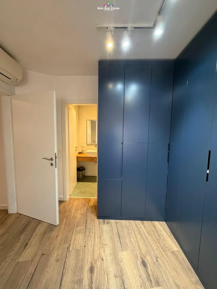 Tirane, jepet me qera apartament 2+1+Ballkon Kati 11, 90 m² 800 € (Kompleksi Kontakt)