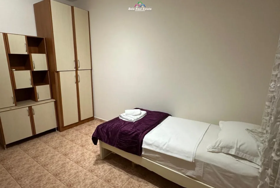 Tirane, jepet me qera apartament 3+1+Ballkon Kati 2, 120 m² 800 € (prane bkt)