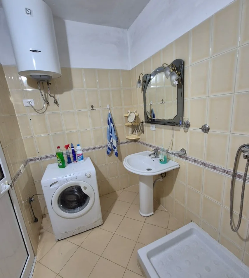 Tirane, jepet me qera apartament 2+1 , 104 m² 500 € 
