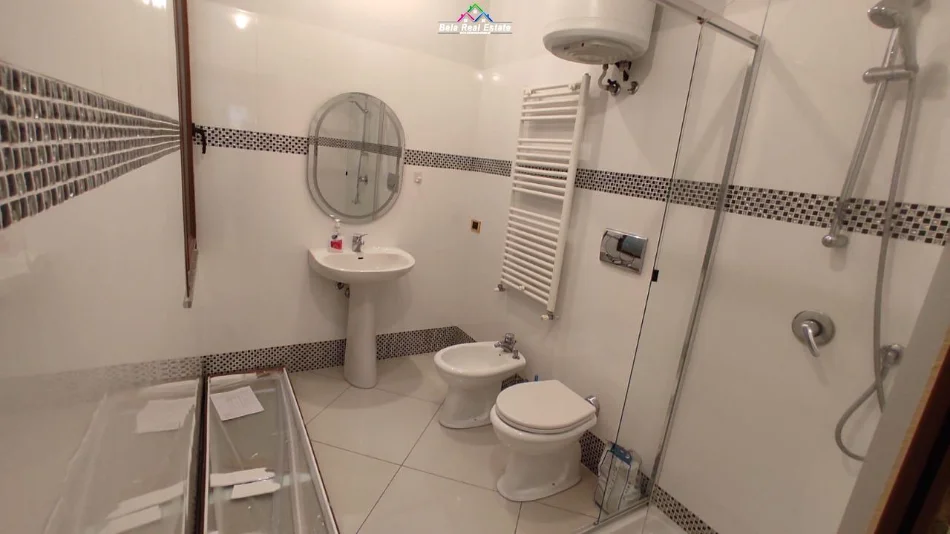 Tirane, jepet me qera apartament 1+1 Kati 2, 70 m² 470 € (Kinostudio)
