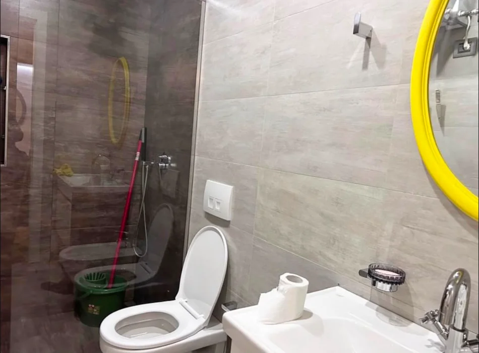 Tirane, jepet me qera apartament 2+1 , 111 m² 1.000 € (LIQENI I THATË)