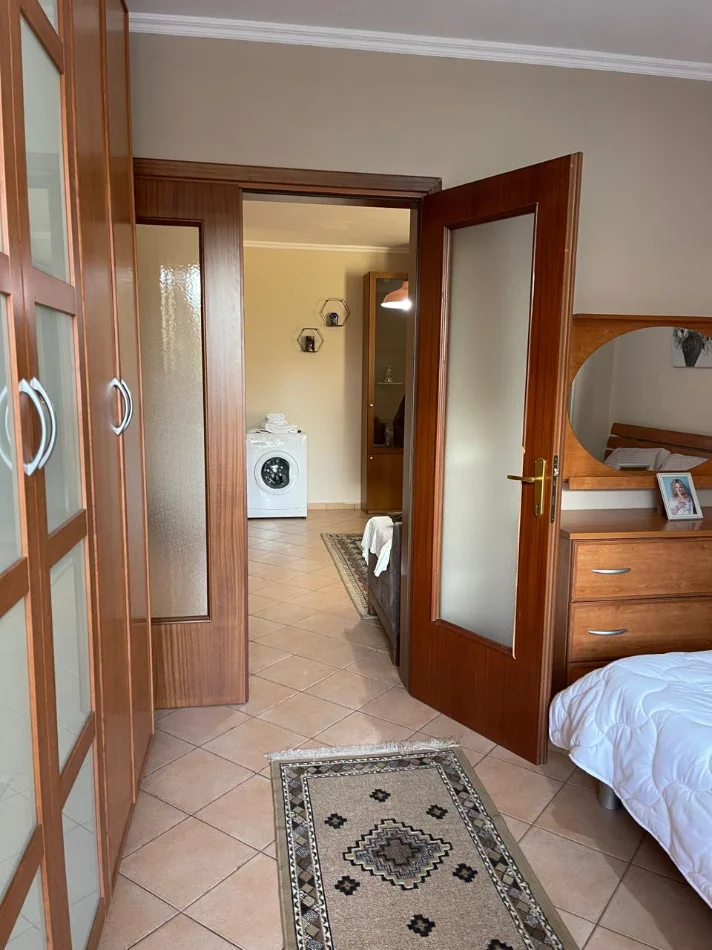 Tirane, jepet me qera apartament 1+1+Ballkon Kati 2, 600 € (Bllok, Sheshi Willson)