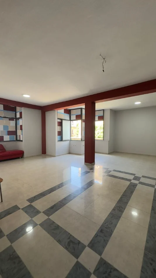 Me Qera: Ambient Biznesi në Zemër të Tiranës 📍Rruga Durrësit në fillim / Mbrapa dyqanit të luleve - 120 m² | 850 €/Muaj