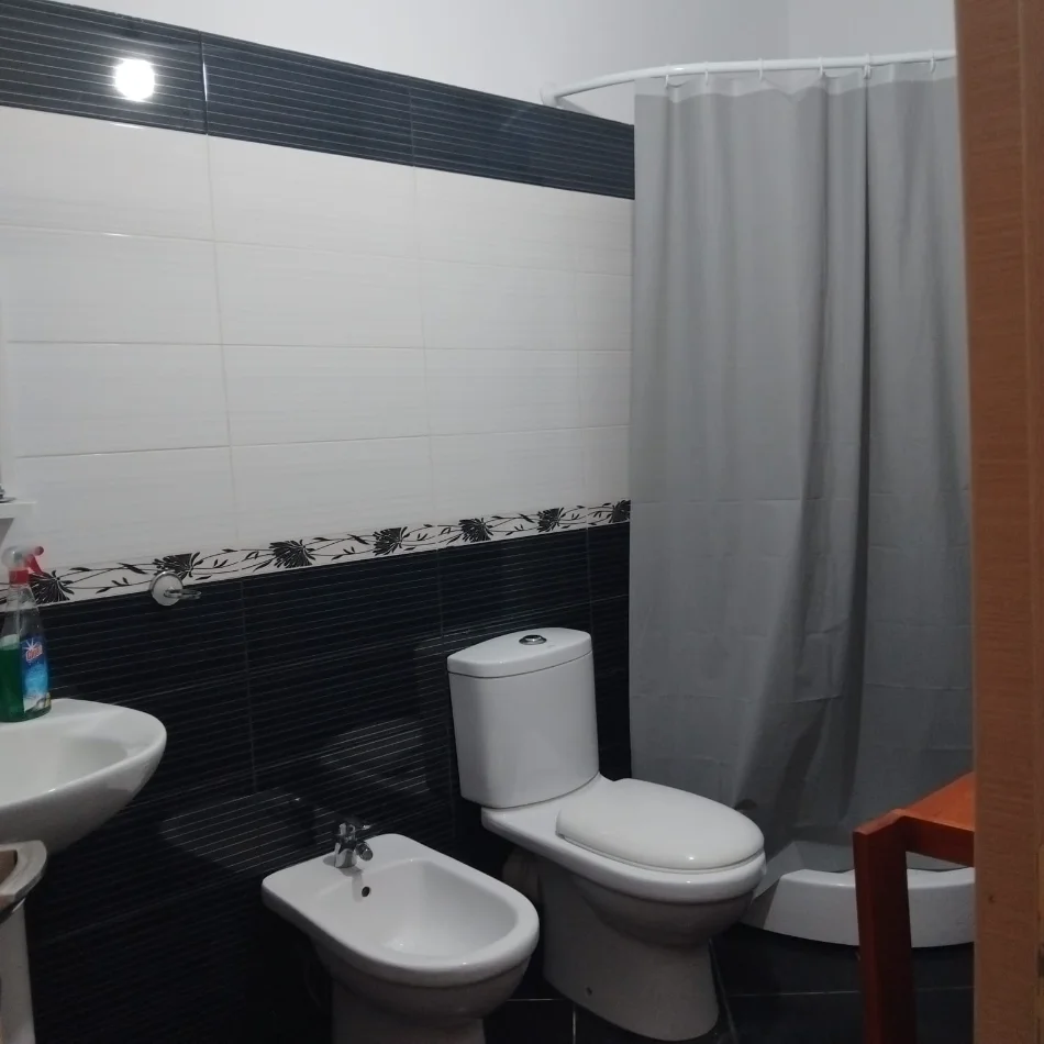 Tirane, jepet me qera apartament 1+1+Ballkon Kati 3, 60 m² 400 € (Astir (Pallati i Ilir Metës))