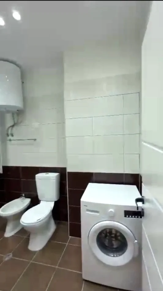 Tirane, jepet me qera apartament 1+1+Ballkon Kati 7, 65 m² 500 € (Astir/Rr.Milto Sotir Gura)