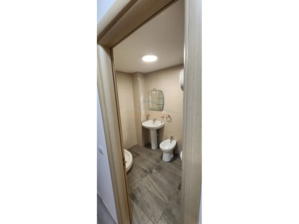 Tirane, shitet apartament 2+1 Kati 4, 100 m² 250.000 € (Kopshti Zoologjik)