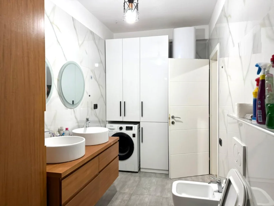 Tirane, jepet me qera apartament 1+1 Kati 3, 74 m² 500 € (Rruga e Dibres/Fakulteti i Mjeksise)
