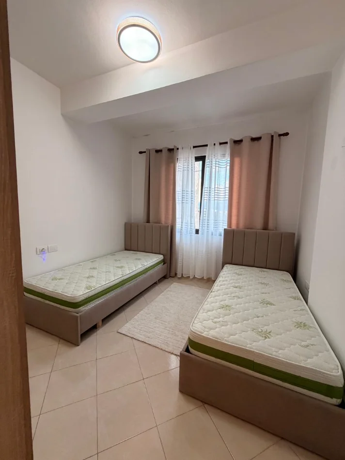 Tirane, jepet me qera apartament 2+1+Ballkon Kati 7, 100 m² 500 € (Yzberisht prane kmy-se)