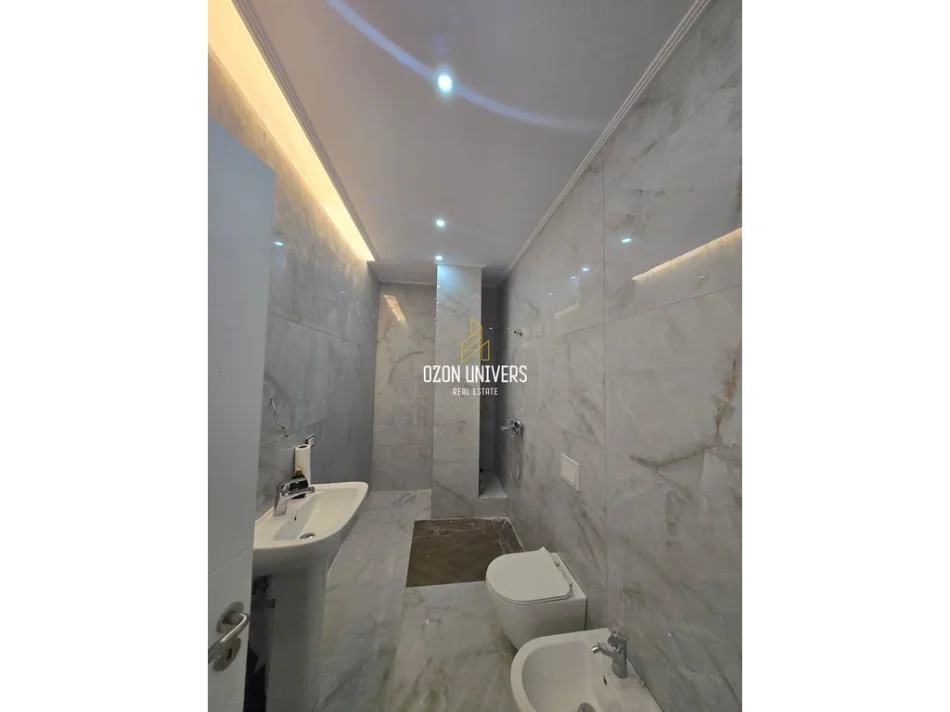 Tirane, jepet me qera apartament 1+1+Ballkon Kati 2, 67 m² 600 € (Komuna e Parisit)