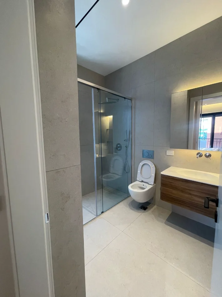 Tirane, jepet me qera apartament 2+1 , 140 m² 1.500 € (Kompleksi Delijorgji)