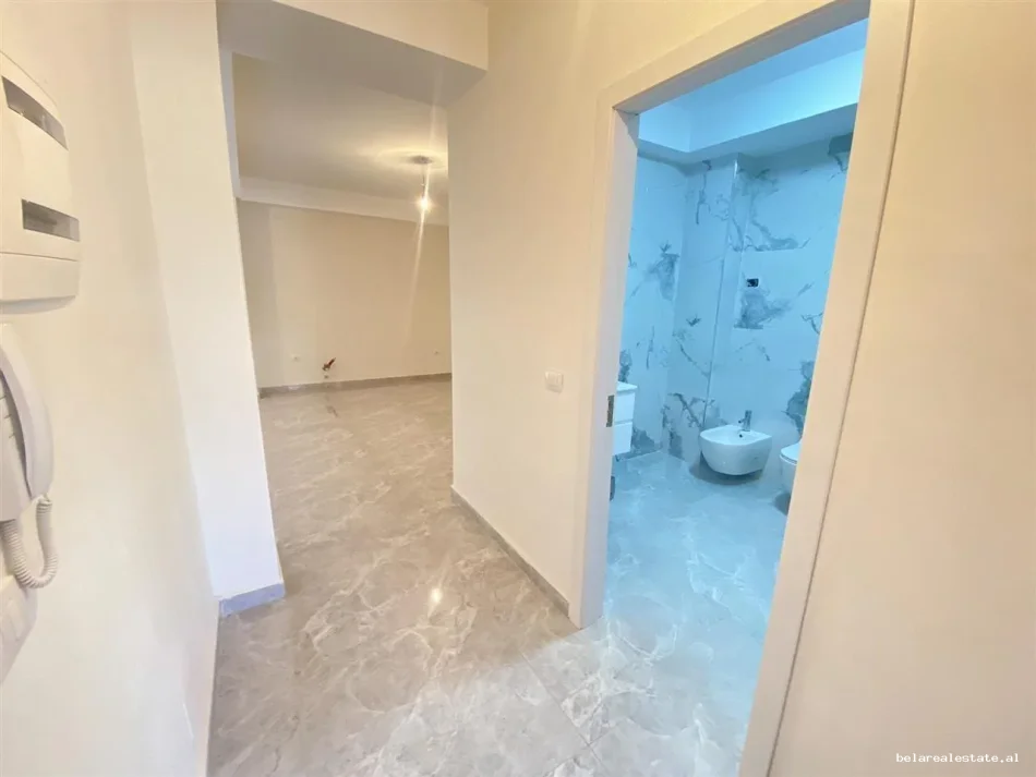 Tirane, jepet me qera zyre Kati 3, 106 m² 790 € (prane Mullirit)