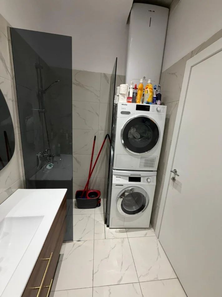 Tirane, shitet apartament 2+1 , 87 m² 220.000 € 