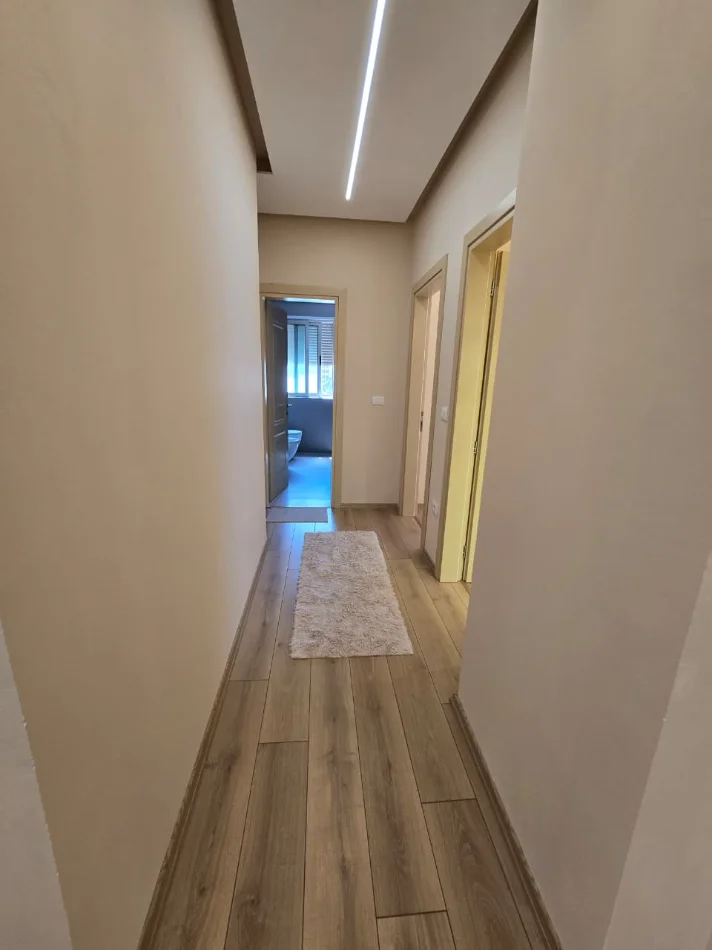 Tirane, jepet me qera apartament 2+1 , 104 m² 900 € 