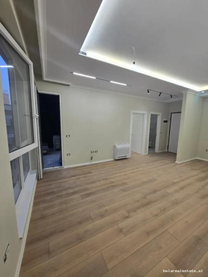 Tirane, jepet me qera zyre Kati 2, 67 m² 6.000 € 