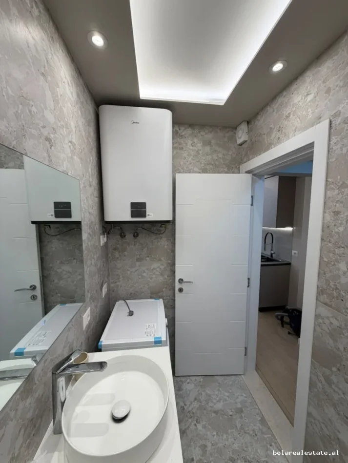 Tirane, jepet me qera apartament 1+1 Kati 2, 60 m² 600 € (Rruga Teodor Muzaka)