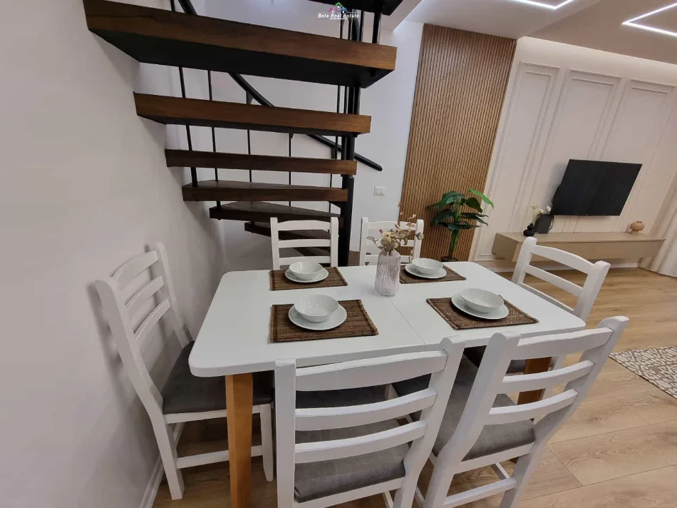Tirane, jepet me qera apartament duplex 2+1 Kati 2, 110 m² 1.500 € (rruga Urani Pano)