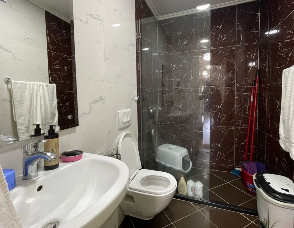 Tirane, shitet apartament 3+1 , 180 m² 360.000 € 
