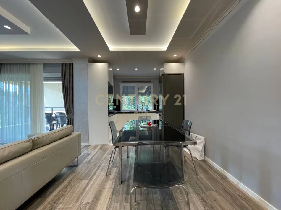 Tirane, jepet me qera apartament 1+1+Ballkon Kati 1, 80 m² 900 € (teg)