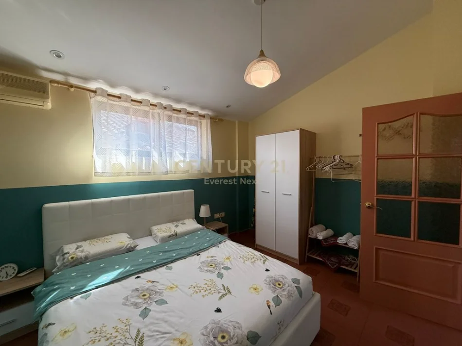 Tirane, jepet me qera apartament 2+1+Ballkon Kati 5, 76 m² 860 € (ish blloku)