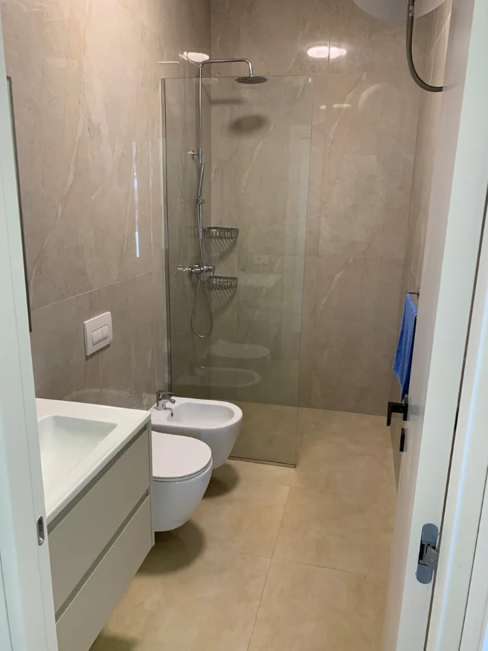 Tirane, shitet apartament 2+1 , 120 m² 