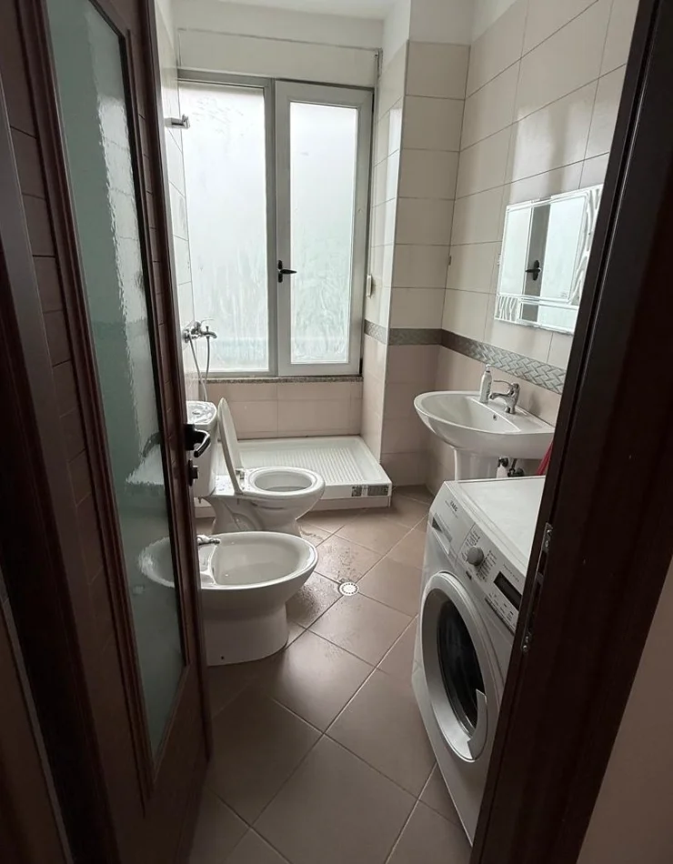 Tirane, jepet me qera apartament 1+1 , 70 m² 600 € 