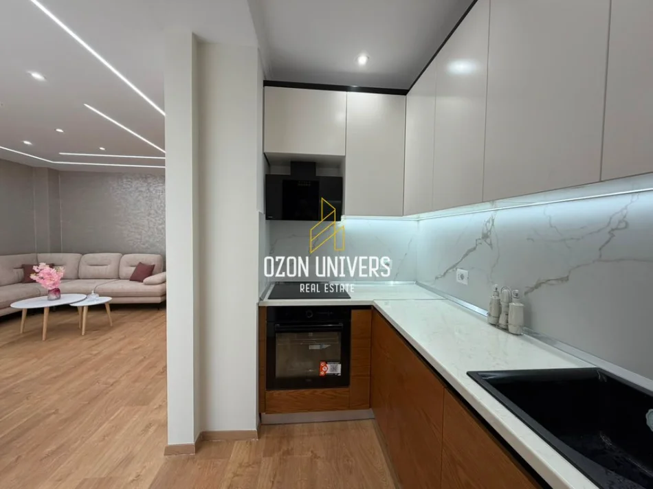 Tirane, jepet me qera apartament 2+1+Ballkon Kati 4, 117 m² 800 € (Akses Tirana, ish Dogana)