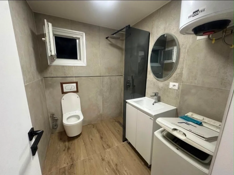 Tirane, jepet me qera zyre Kati 2, 78 m² 75.000 € (Brryli)