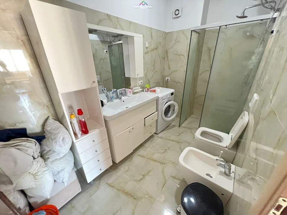 Tirane, jepet me qera apartament 1+1+Ballkon Kati 6, 65 m² 650 € (Vasil Shanto)