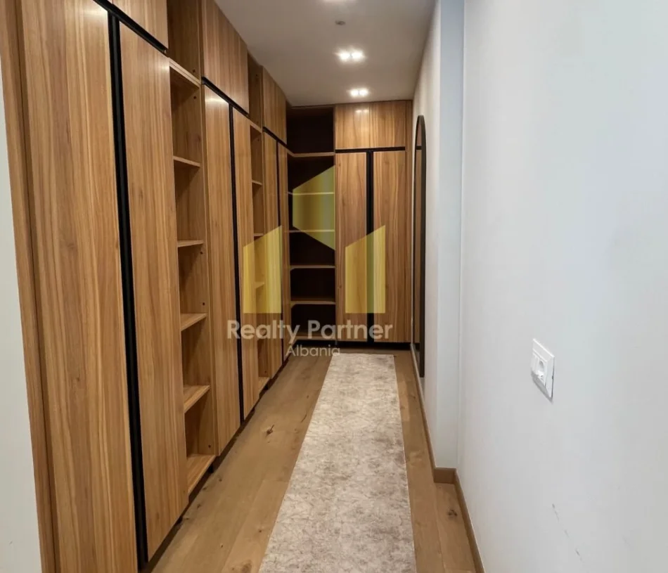 Tirane, shitet apartament 2+1 , 220 m² 500.000 € 