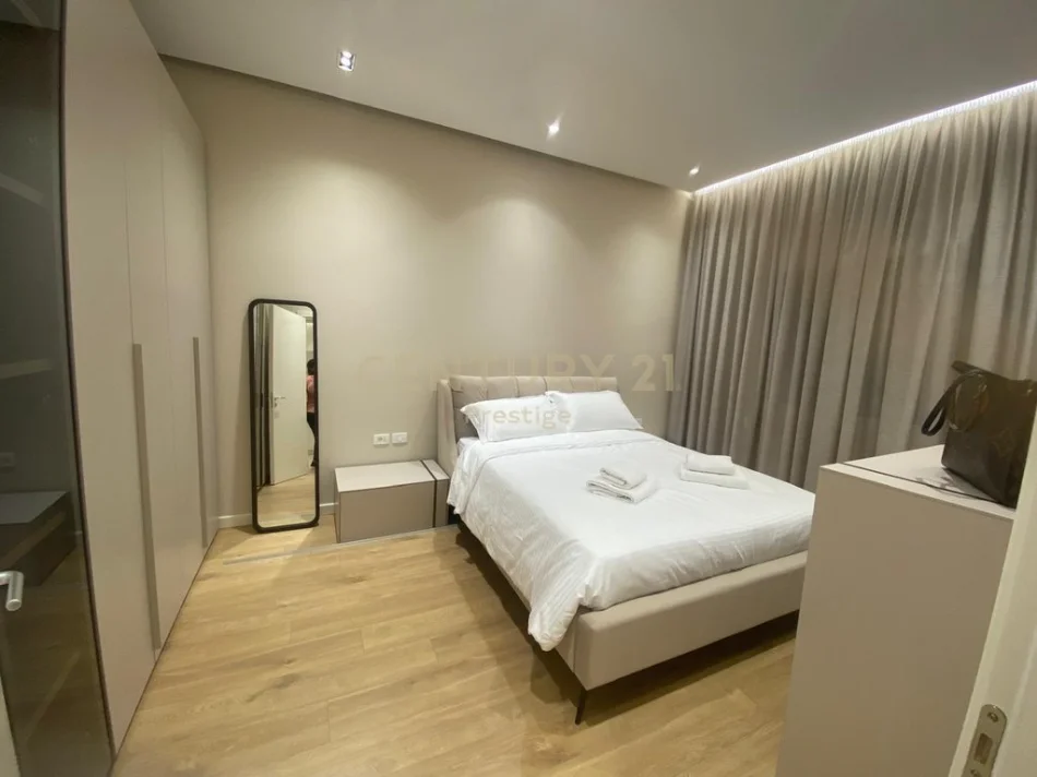Tirane, jepet me qera apartament 2+1+Ballkon Kati 5, 80 m² 850 € (bllok)