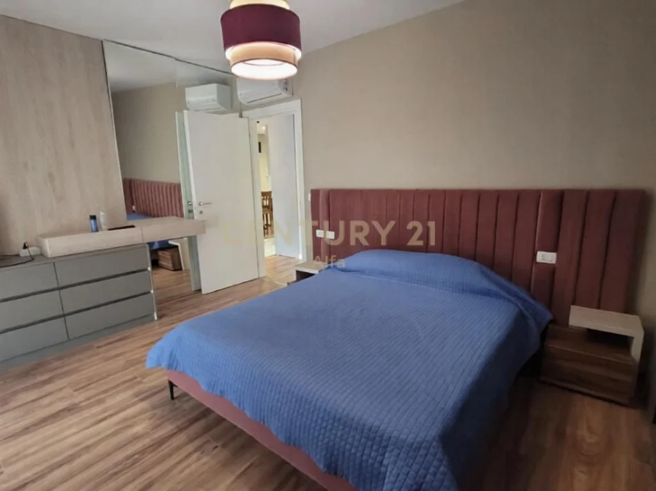 Tirane, jepet me qera apartament 1+1 Kati 5, 94 m² 800 € (Fiori Di Bosco)