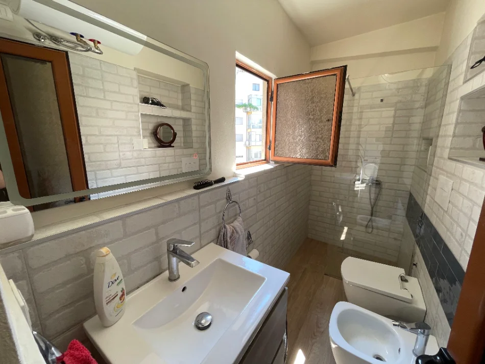 Tirane, jepet me qera apartament 1+1 Kati 4, 550 € (Rruga Kosovareve)