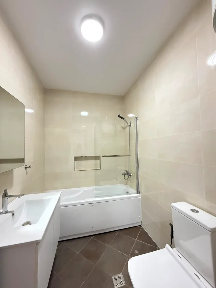 Tirane, jepet me qera apartament 2+1 , 120 m² 760 € (21 Dhjetori)