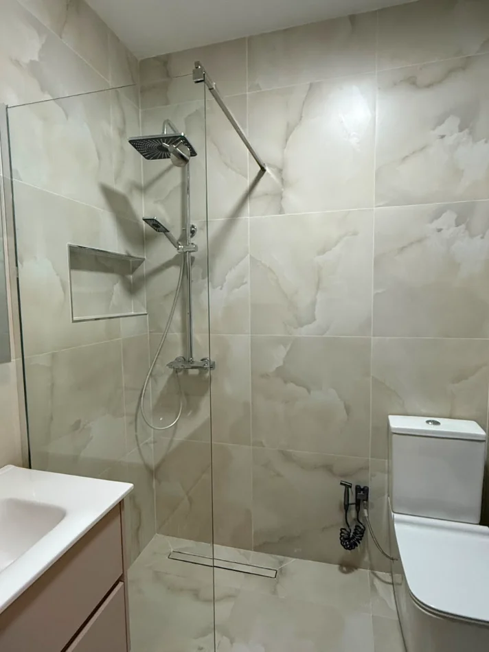 Tirane, jepet me qera 2+1 , 120 m² 760 € (21 Dhjetori)