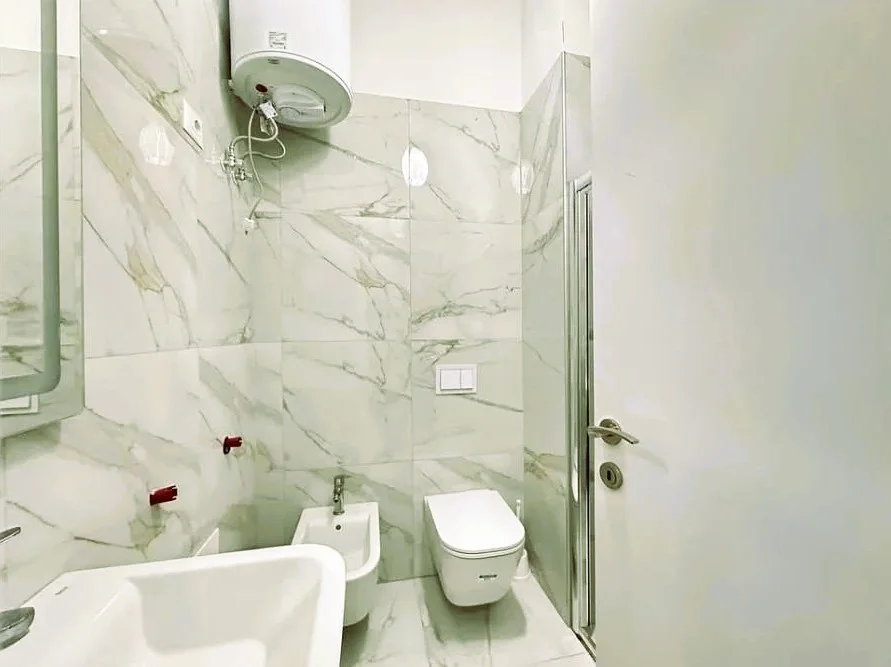 Tirane, jepet me qera apartament 1+1 , 76 m² 700 € 