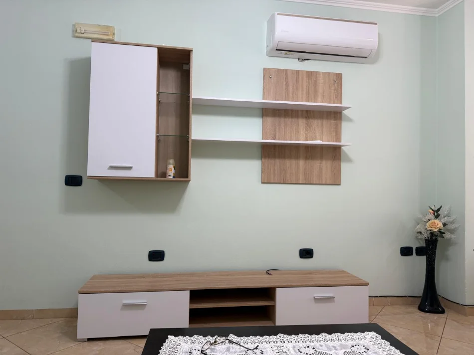 Tirane, jepet me qera apartament 2+1+Ballkon , 70 m² 500 € (Materniteti i Ri)