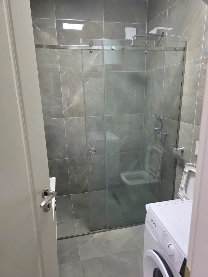 Tirane, jepet me qera apartament 1+1 Kati 3, 61 m² 700 € (Liqeni i Thate)